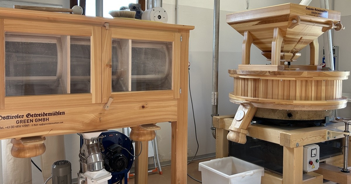 サルデーニャの製粉所でパン作り体験と昼食